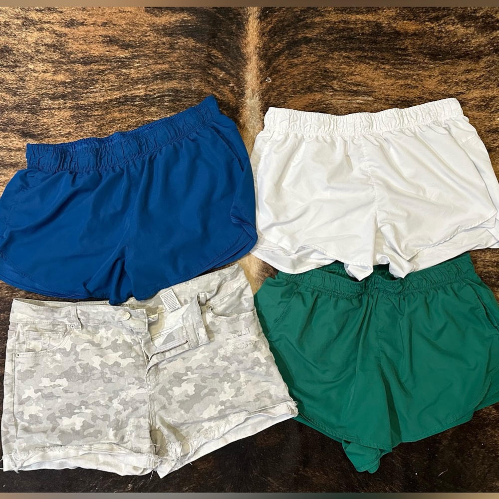 Lot of 4 women’s plus size shorts size 18 and 20(xxl)